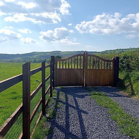 Hotel Oak Tree Farm à Llanfynydd Extérieur photo