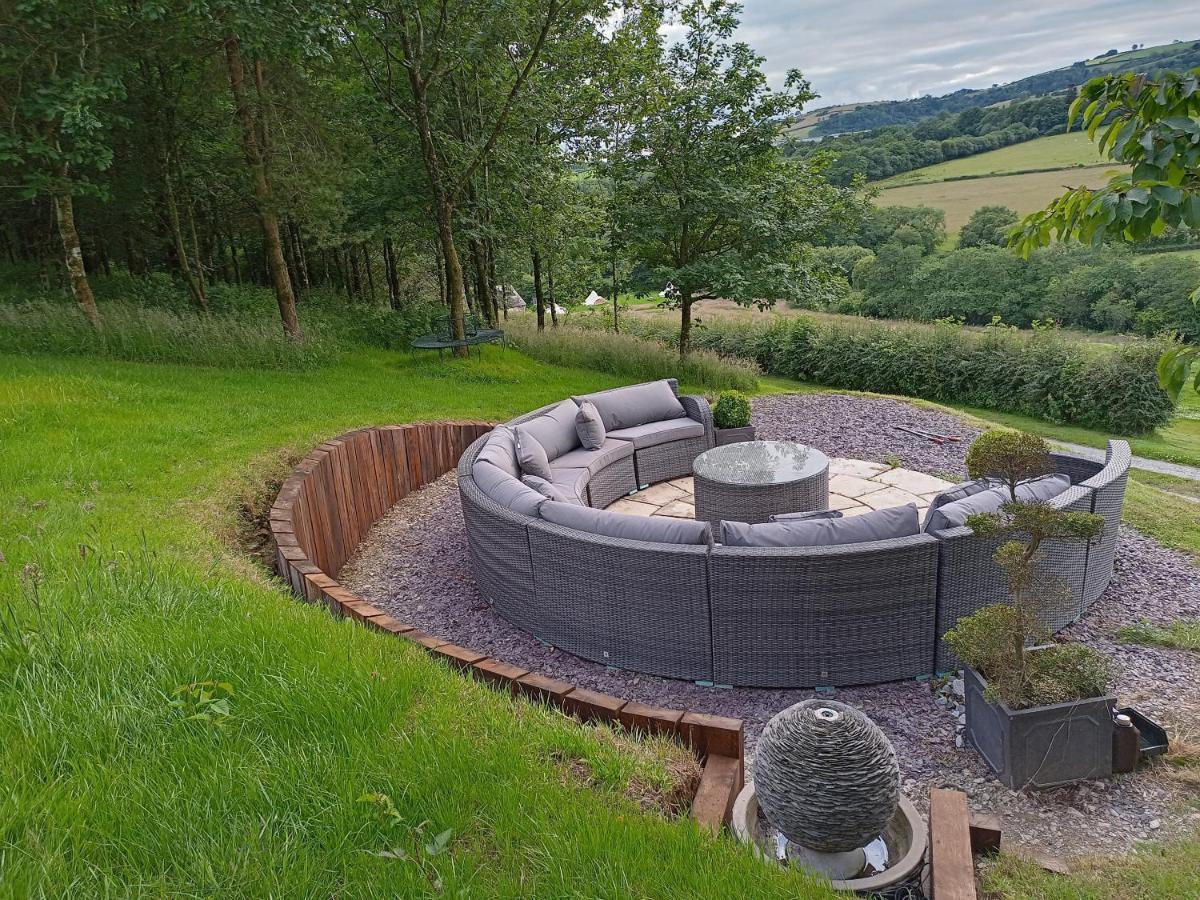 Hotel Oak Tree Farm à Llanfynydd Extérieur photo
