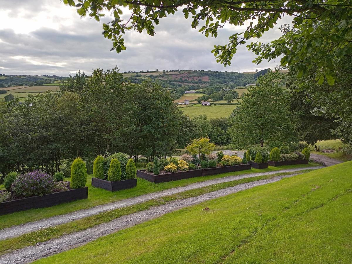 Hotel Oak Tree Farm à Llanfynydd Extérieur photo