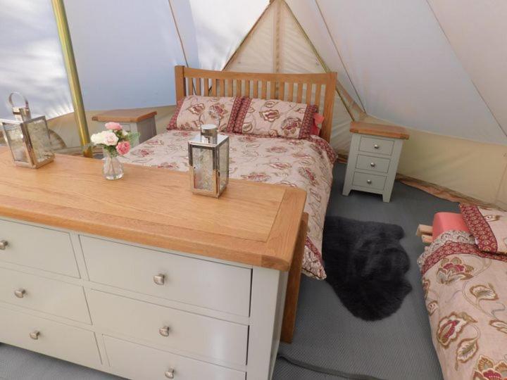 Hotel Oak Tree Farm à Llanfynydd Extérieur photo